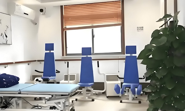 深圳本科留学生落户_780元票价被炒至1万元，易烊千玺演唱会门票遭高价倒卖 价被炒至1报道0年题：元