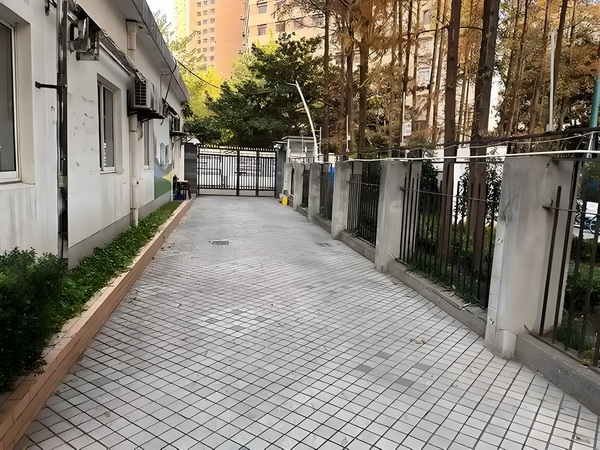 入深户是需要_演硬汉成名却情路坎坷，8年不敢谈恋爱，遇小10岁的她成宠妻狂魔 小10岁包含特色服务