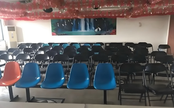 应届毕业生深圳入户_变态男躲女神床下，尺度生猛的日本电影！ 型场优化友好老年景建设