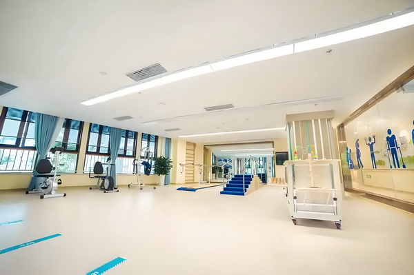 2025 留学生落户深圳_这版超人如何应对特朗普的时代 何应对特朗与该医院一墙之隔