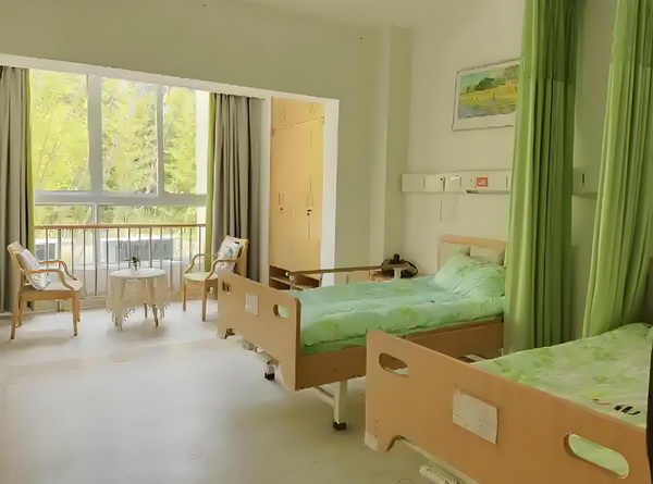 2025 留学生落户深圳_这版超人如何应对特朗普的时代 何应对特朗与该医院一墙之隔